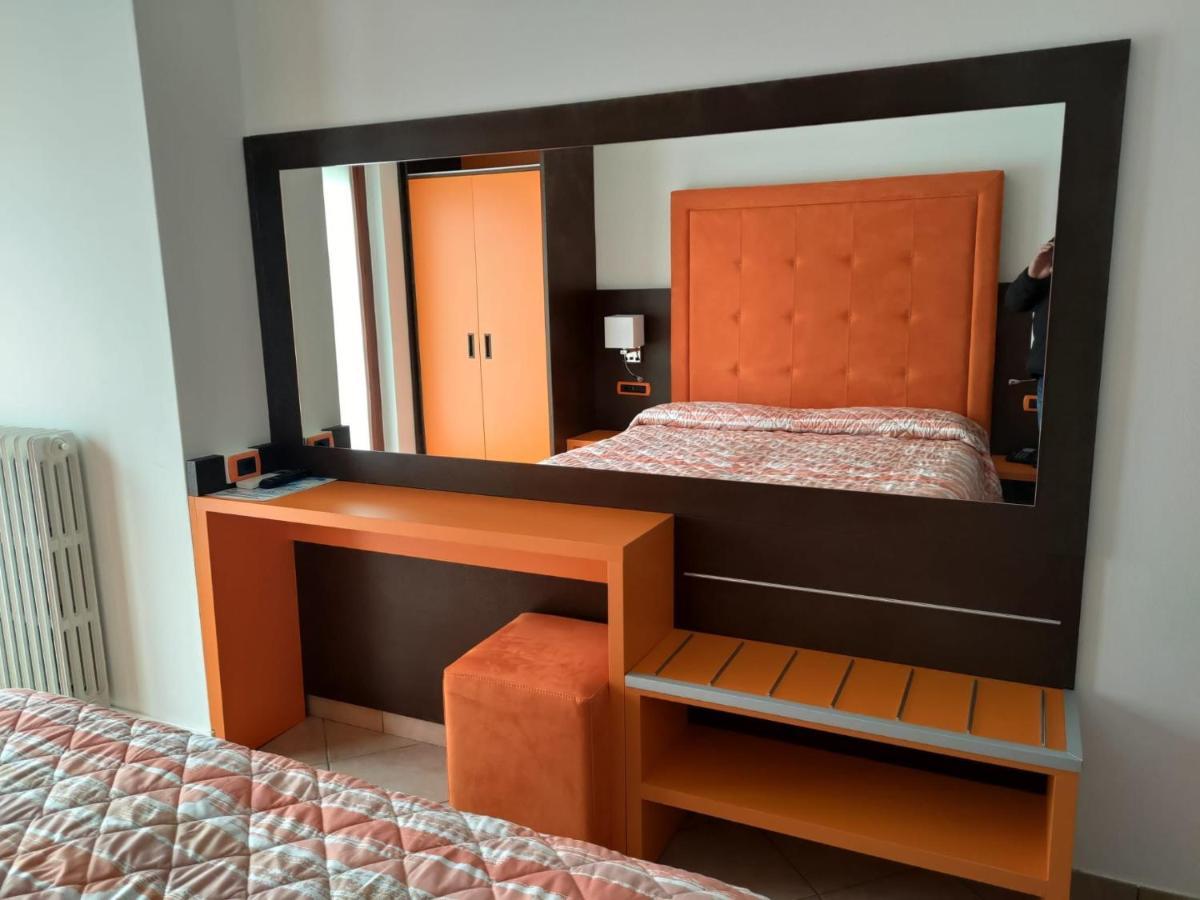 Albergo Casa Este Бренцоне-суль-Гарда Экстерьер фото