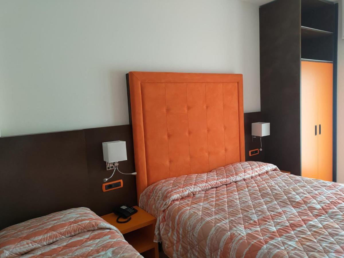 Albergo Casa Este Бренцоне-суль-Гарда Экстерьер фото