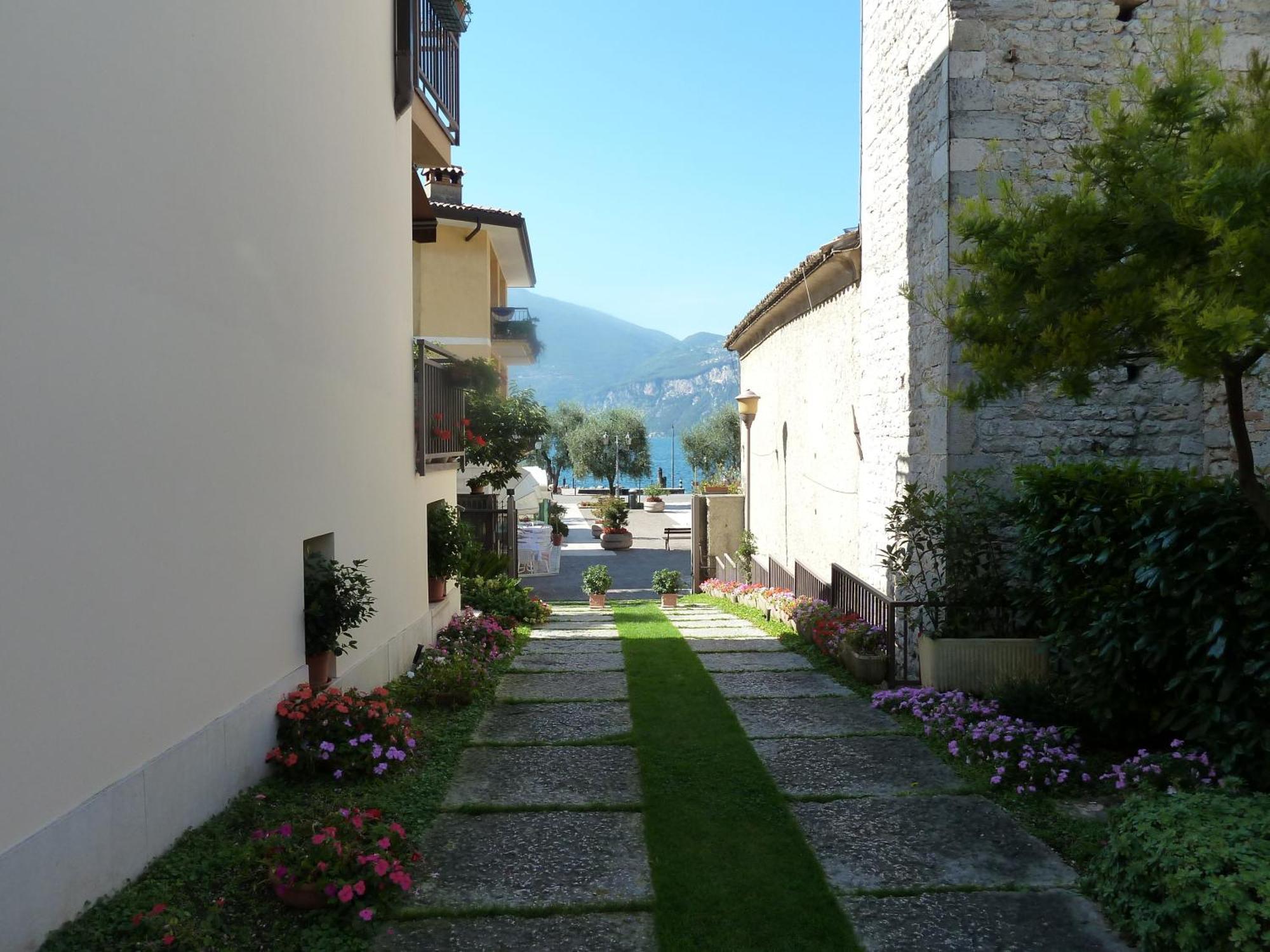 Albergo Casa Este Бренцоне-суль-Гарда Экстерьер фото