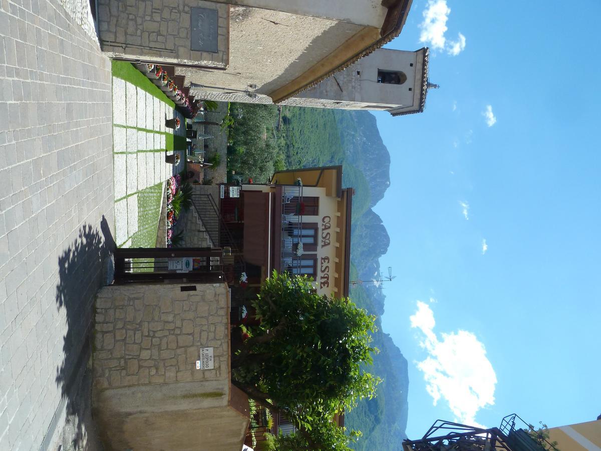 Albergo Casa Este Бренцоне-суль-Гарда Экстерьер фото
