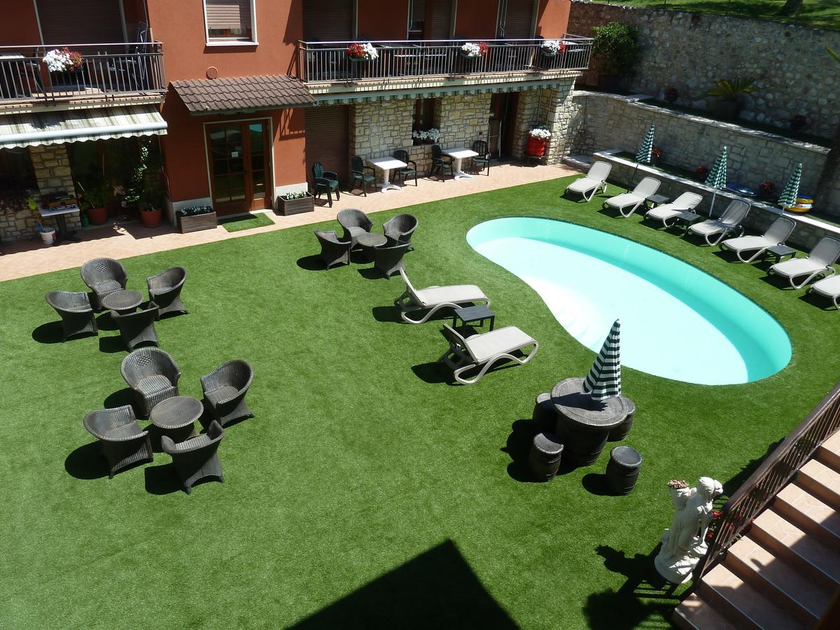 Albergo Casa Este Бренцоне-суль-Гарда Экстерьер фото