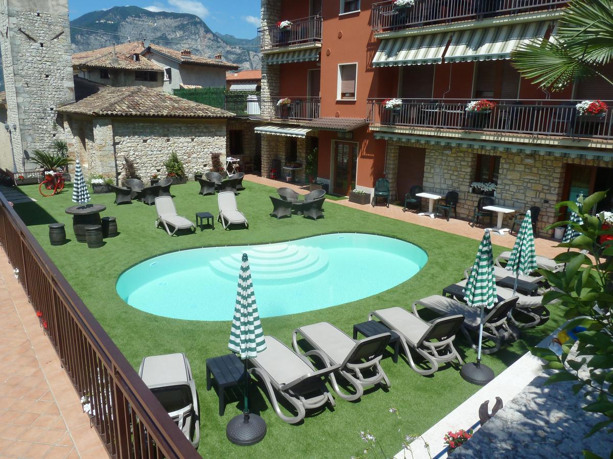Albergo Casa Este Бренцоне-суль-Гарда Экстерьер фото