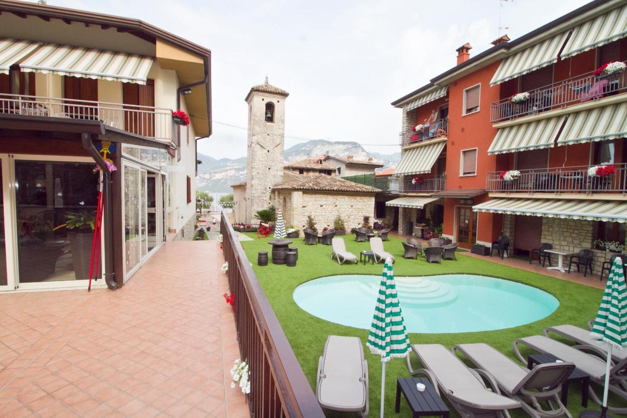 Albergo Casa Este Бренцоне-суль-Гарда Экстерьер фото